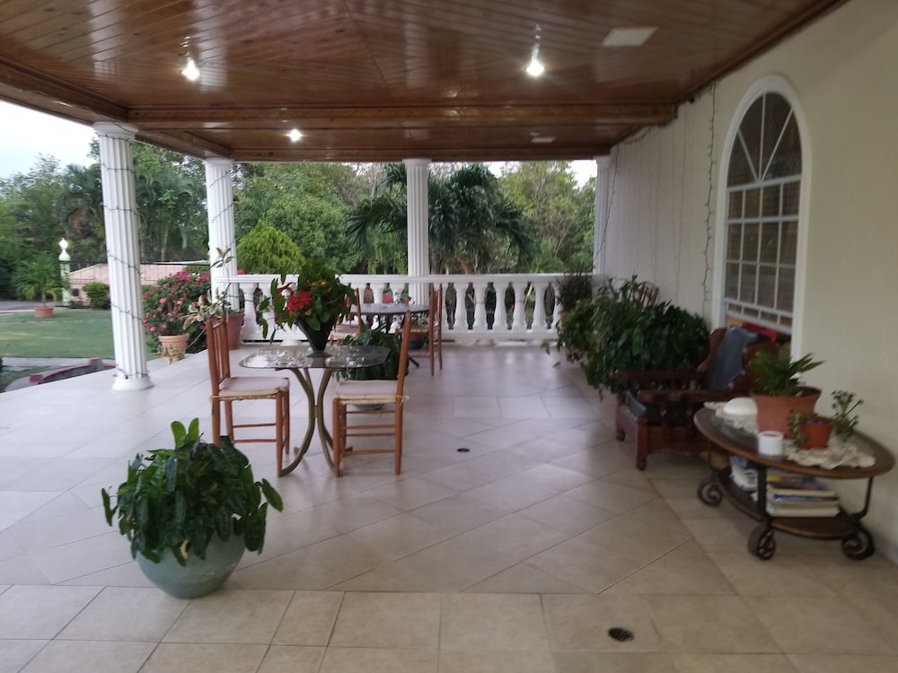 Savannes Bay Garden Inn