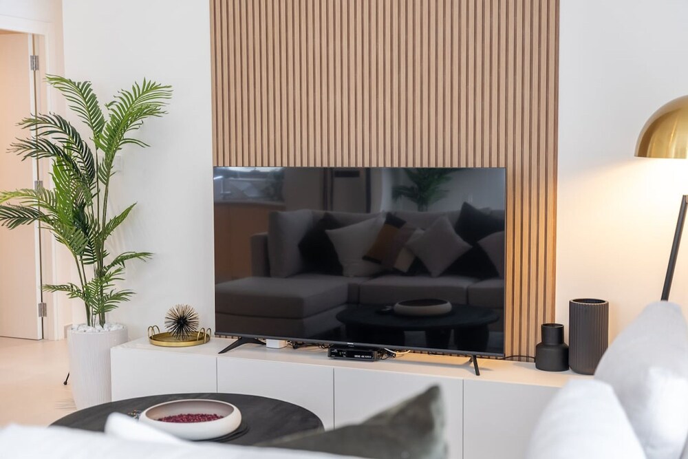Elegant 4-bedroom Apartment Perfect for Families in Dubai Creek Harbour
