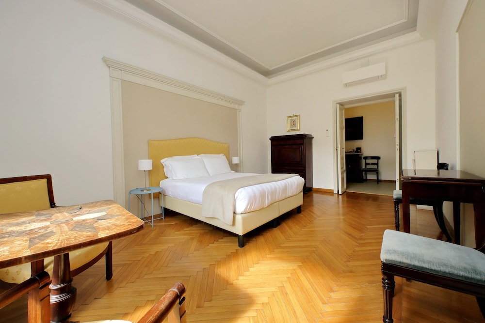 New The Triton - Spacious and Elegant Apartment With A C Between Trevi Fountain and Spanish St