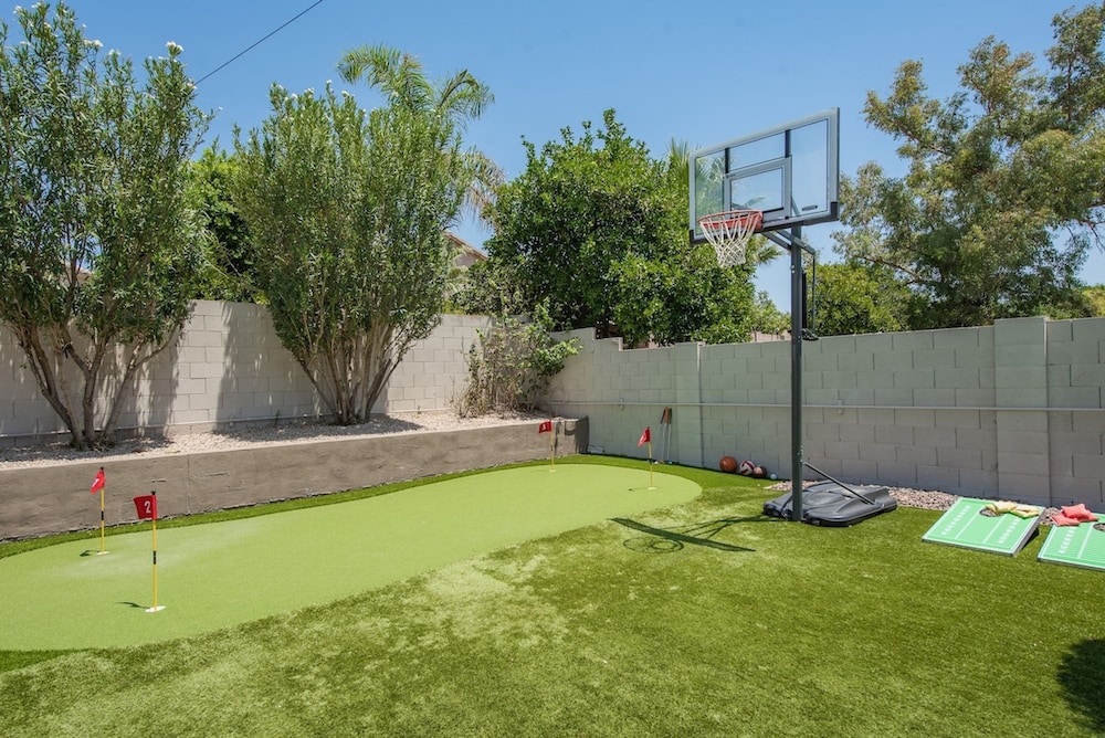 Scottsdale Paradise Poolside With Hot Tub Gym