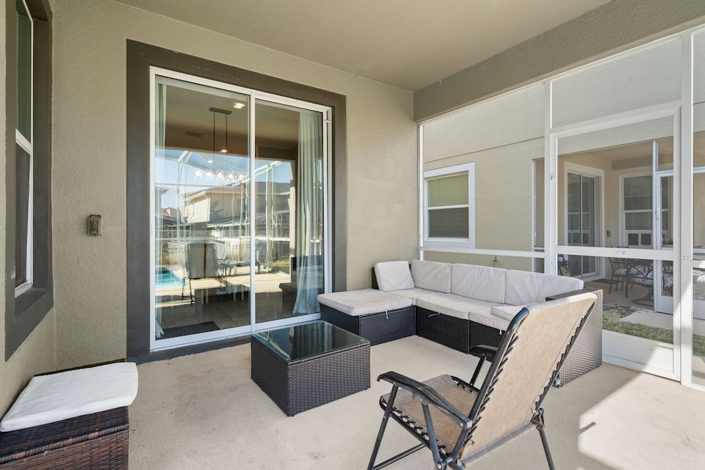 Gorgeous 6-bedroom House With Private Pool