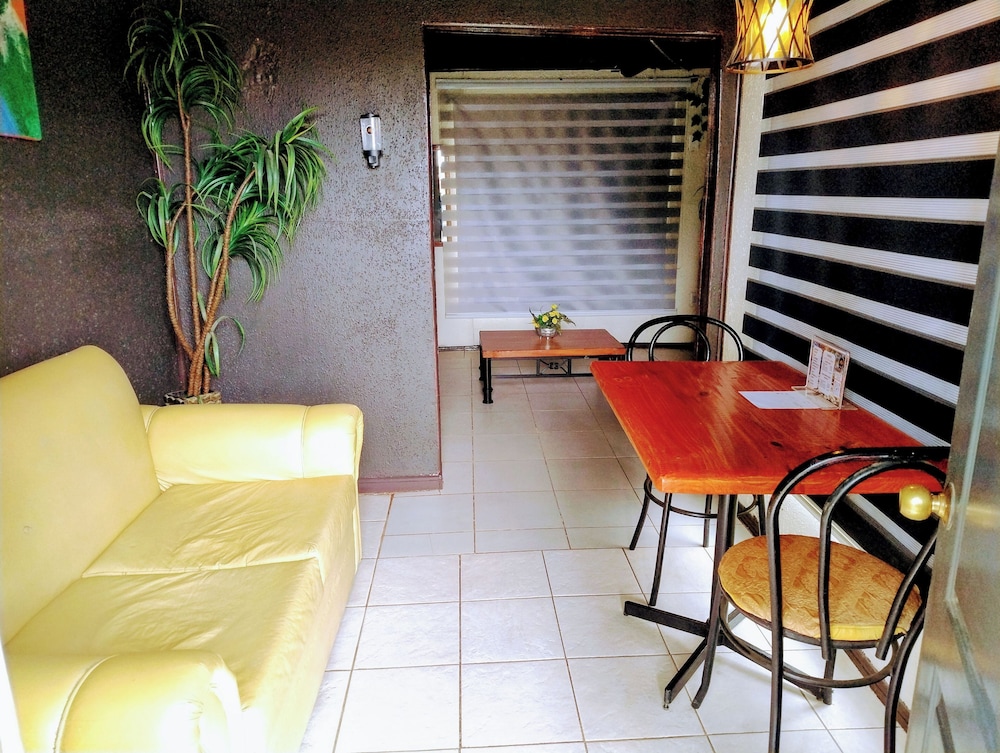 HOTEL ATAJO
