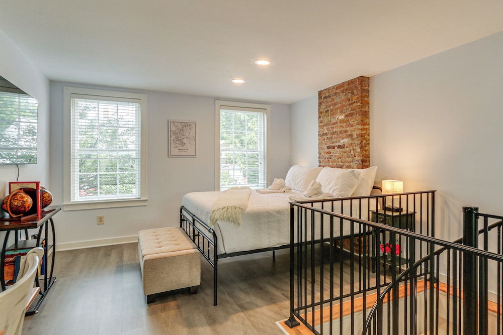 Dtwn at Your Door: Historic Frederick Gem w/ Yard!