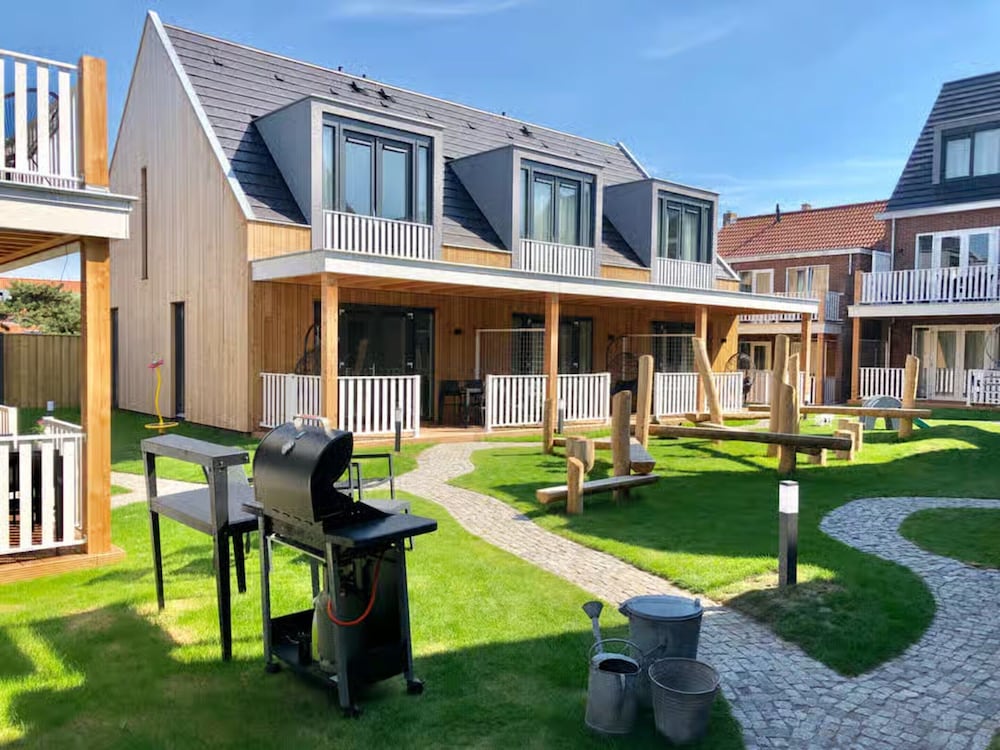 Beautiful Lodge Located on the Church Square