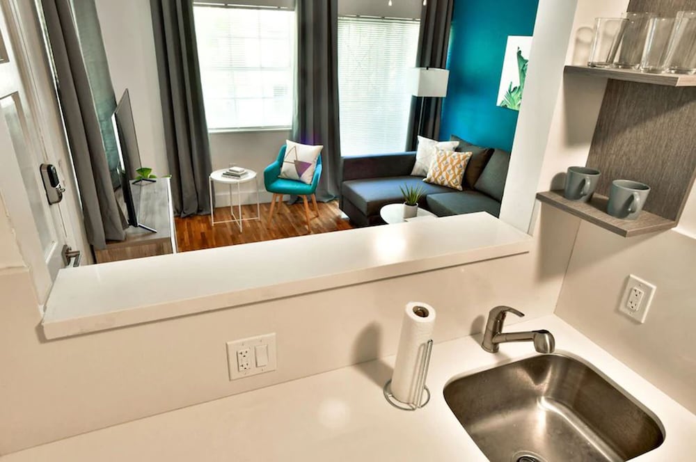 Broadway Suites Downtown by RocketStay
