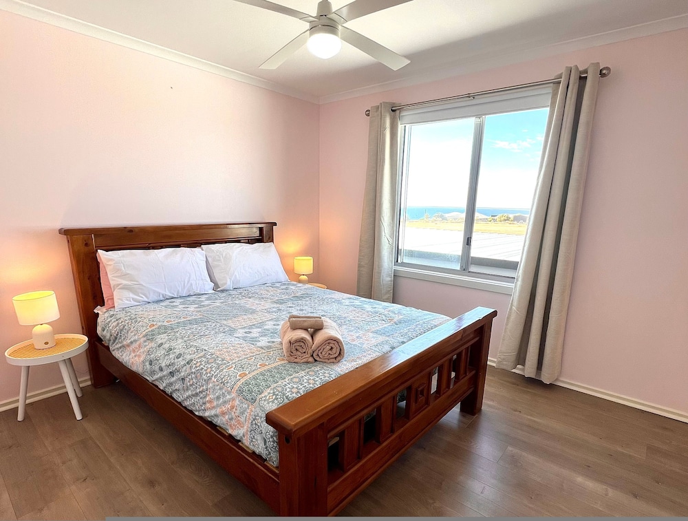 Saltwater Breeze - Ocean Views 5BR Beach House