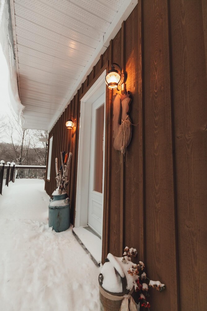 The Pika - Beautiful Mountain-top Cottage With 23 Acres of Private Land With Hiking