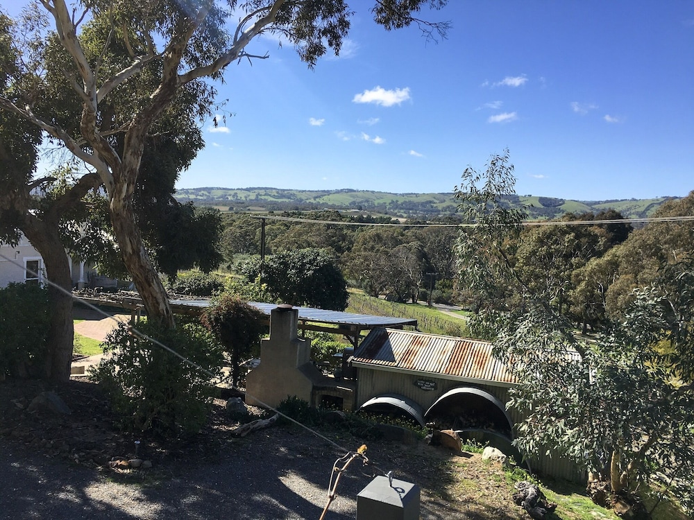 Karawatha Cottages B&B