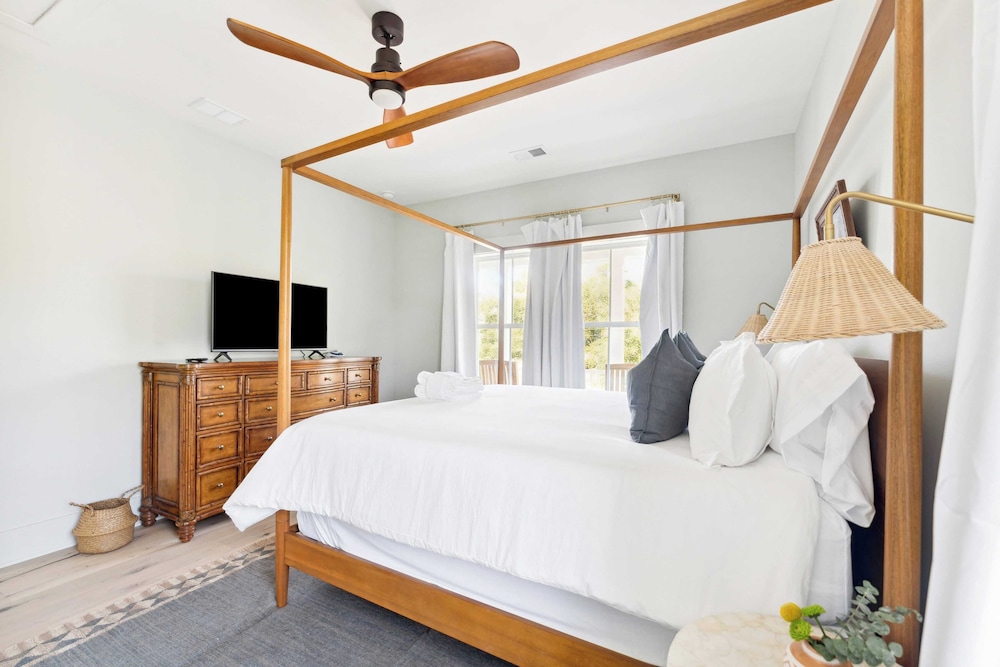 Windward House by Avantstay Walk to Beach + Restaurants Saltwater Pool