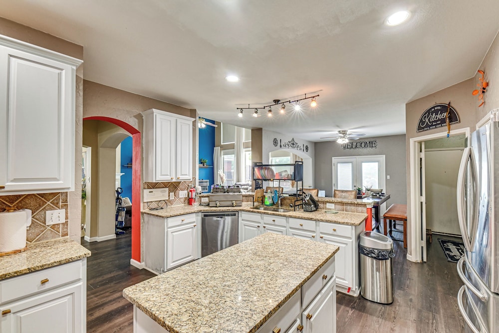 Shop, Play & Explore: Family Home in Allen