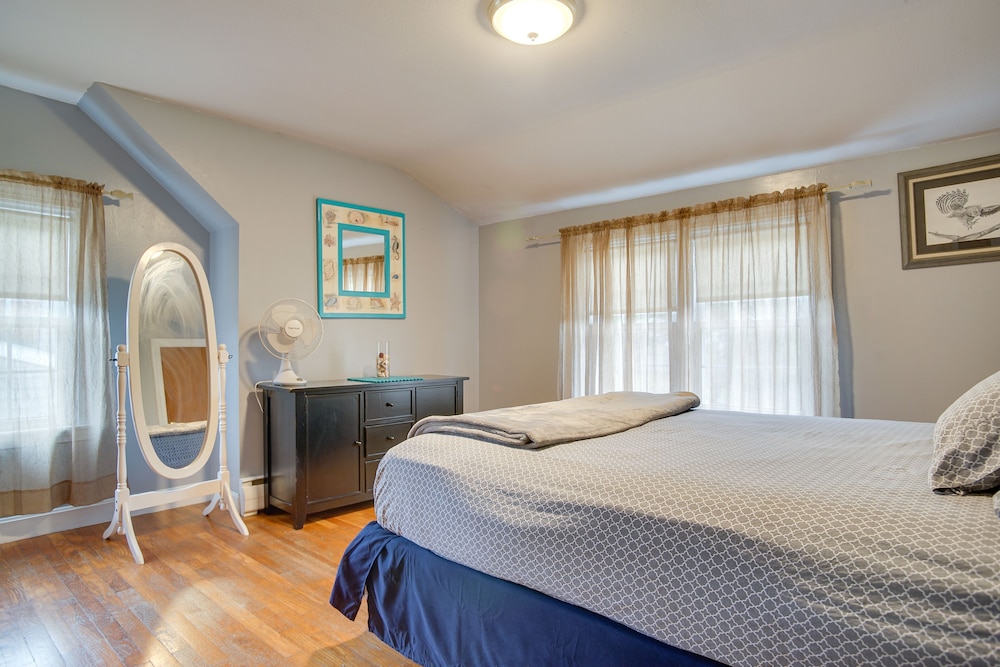 1 Mi to Windmill Beach: South Yarmouth Apt!