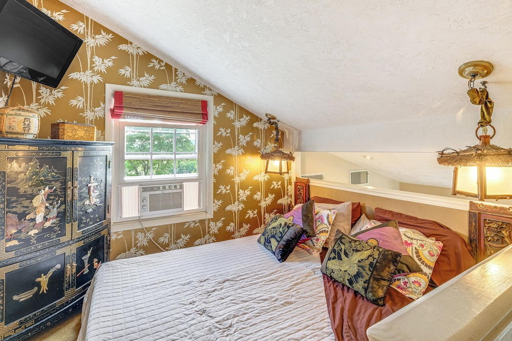 9-acre New River Retreat Near Radford University