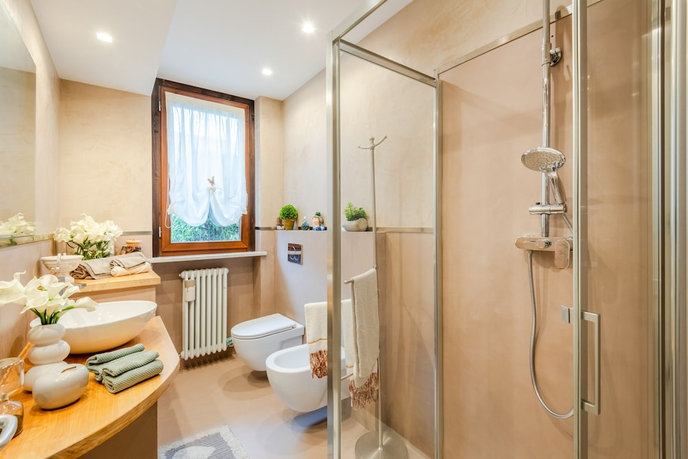 Casa Ambra in Lucca With 1 Bedrooms and 1 Bathrooms