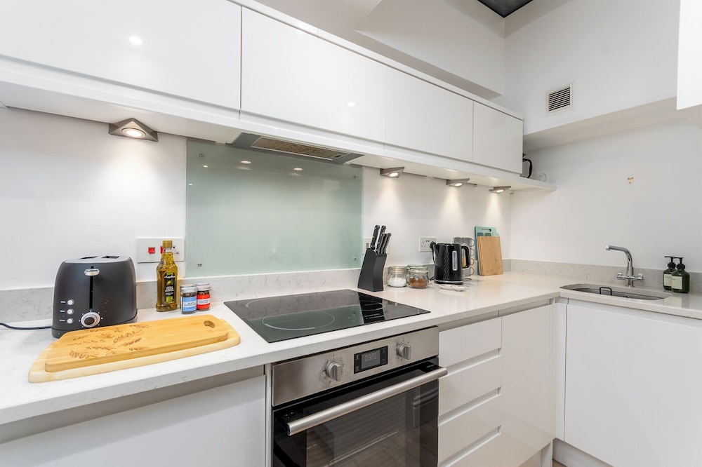 Elegant Townhouse&Basement in Leamington