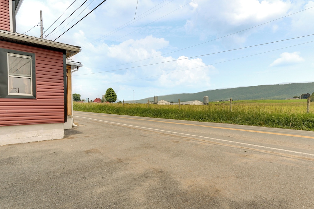 Historic Home w/ Mountain Views in Dry Run