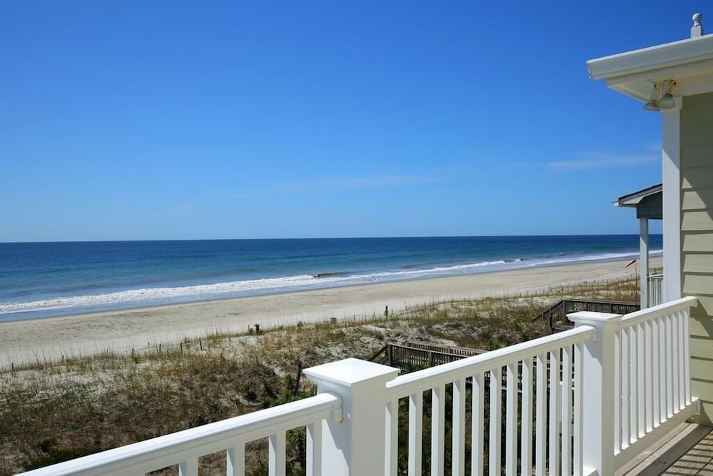 R & R By The Sea 4 Bedroom Home by RedAwning