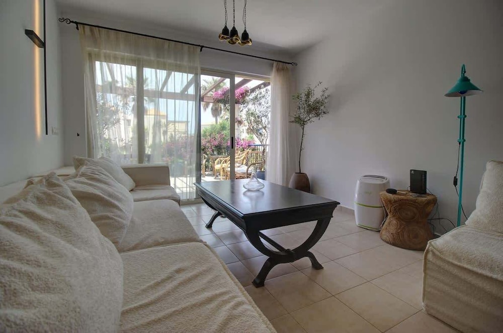 Villa Elias 1BR Upper Apt with Pool