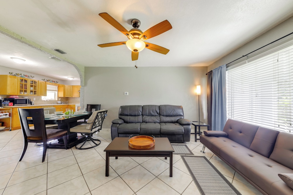 Fenced-in Yard: Home 3 Mi to Hard Rock Stadium!