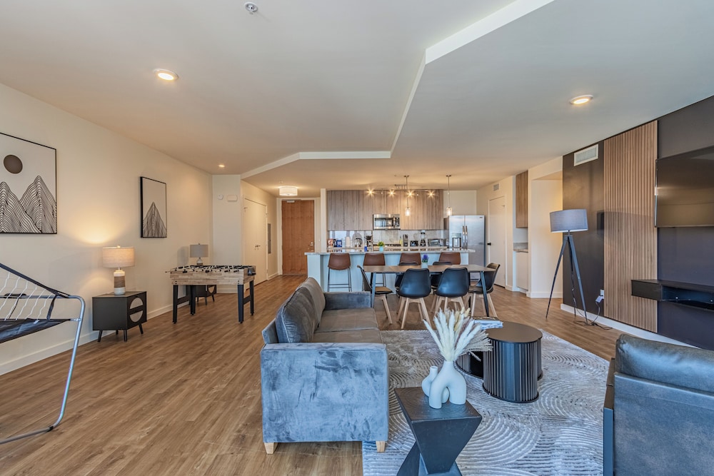 ROVE LIVING/KL - 44 Monroe