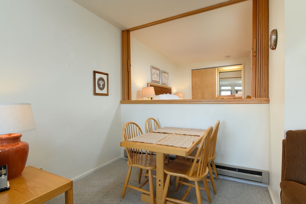 203 Village Gate 1 Bedroom Condo