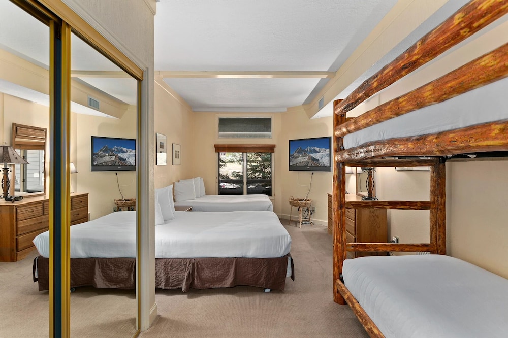 Powder Run at Deer Valley Resort - Two Bedroom Condo with Hot Tub #A13 2 Condo