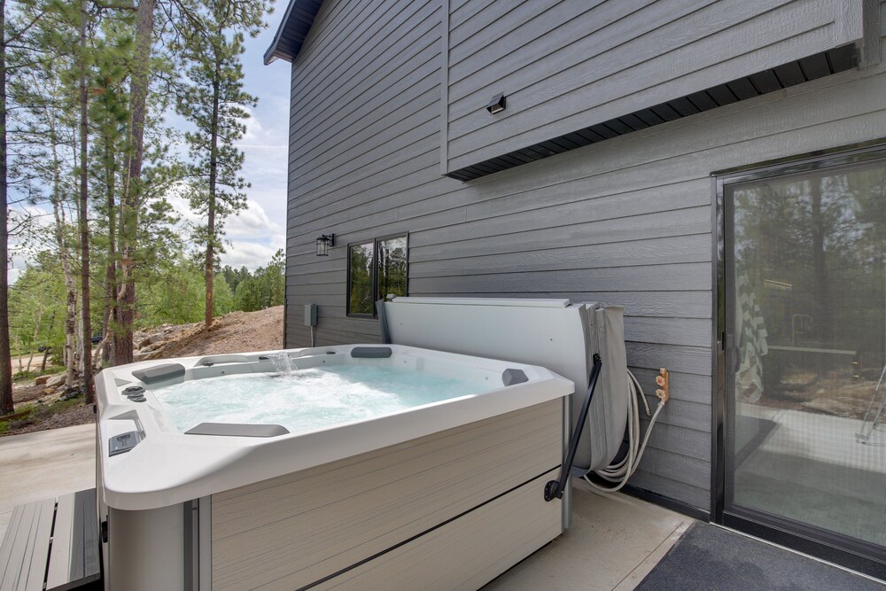 Luxurious Lead Vacation Rental w/ Private Hot Tub! view 2