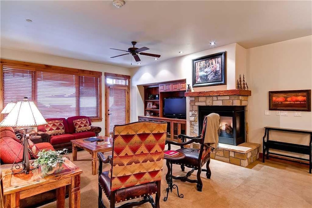5103 Emerald Lodge, Trappeur's Crossing Apartment 4