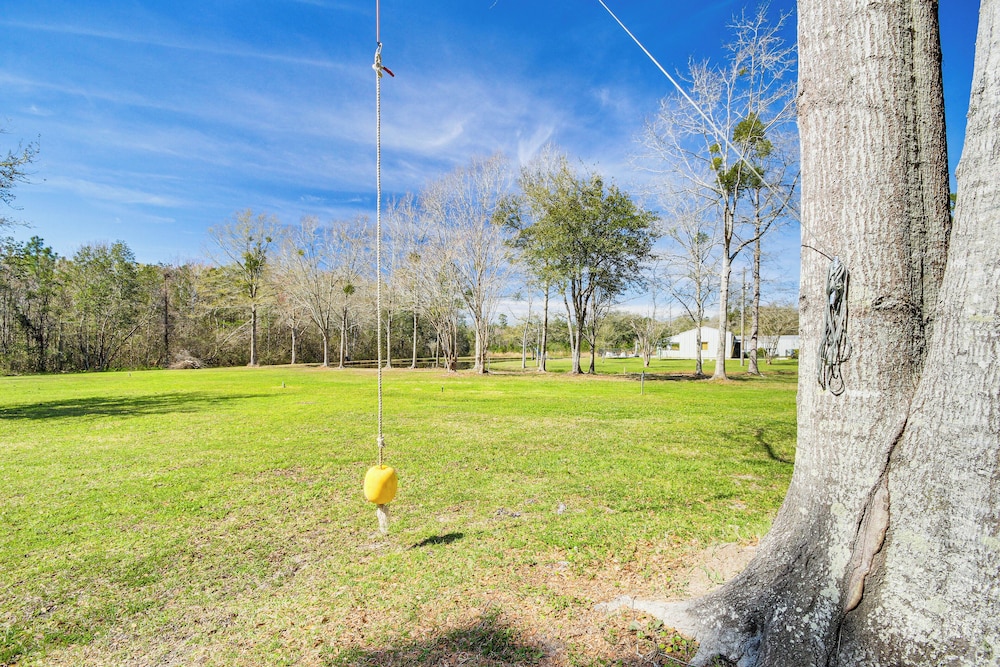 Porch w/ Swing & Kayaks: Rural Mississippi Retreat
