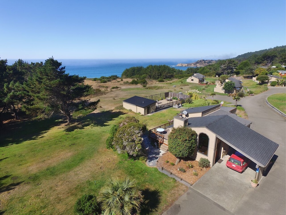 Fort Ross Lodge