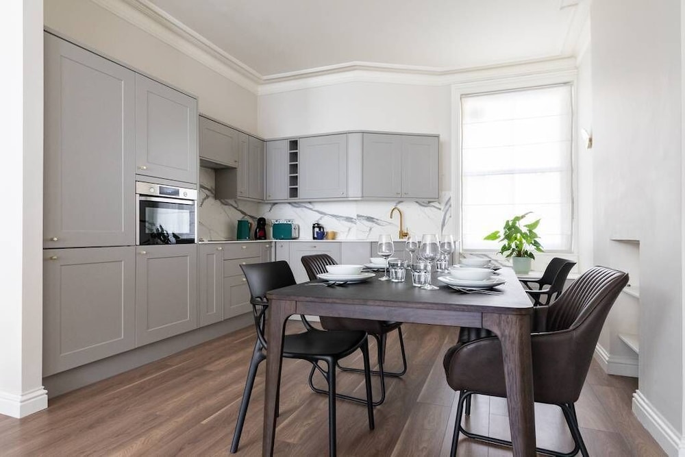 Abingdon Road IV by Onefinestay