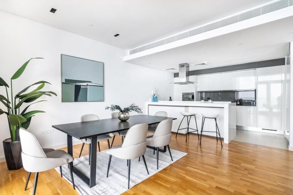 Sea View 2BR Bluewaters — dining