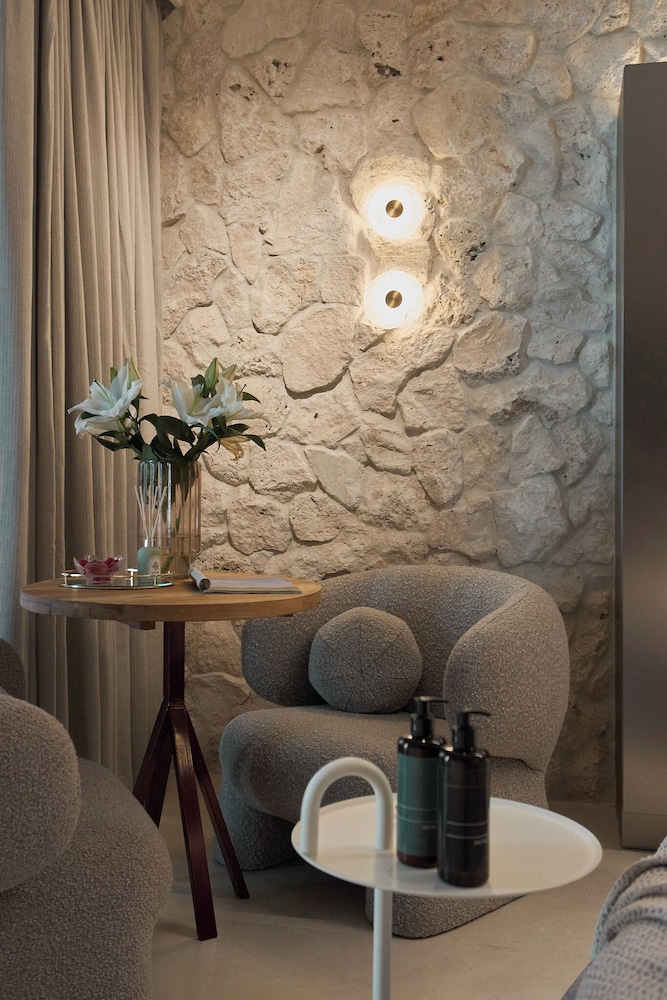 Granaria Jacuzzi Premium Suites by Downtown Apartments