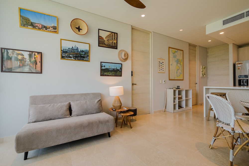 2BR 5 Guests Private Balcony and Shared Pool