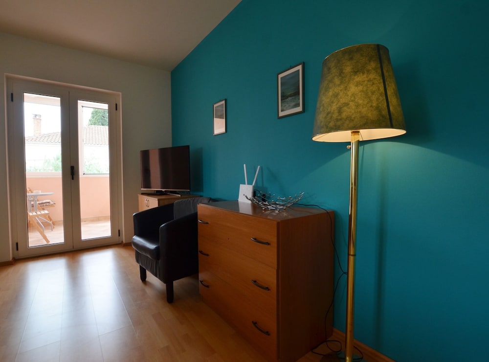 Spacious Apartment With Loggia