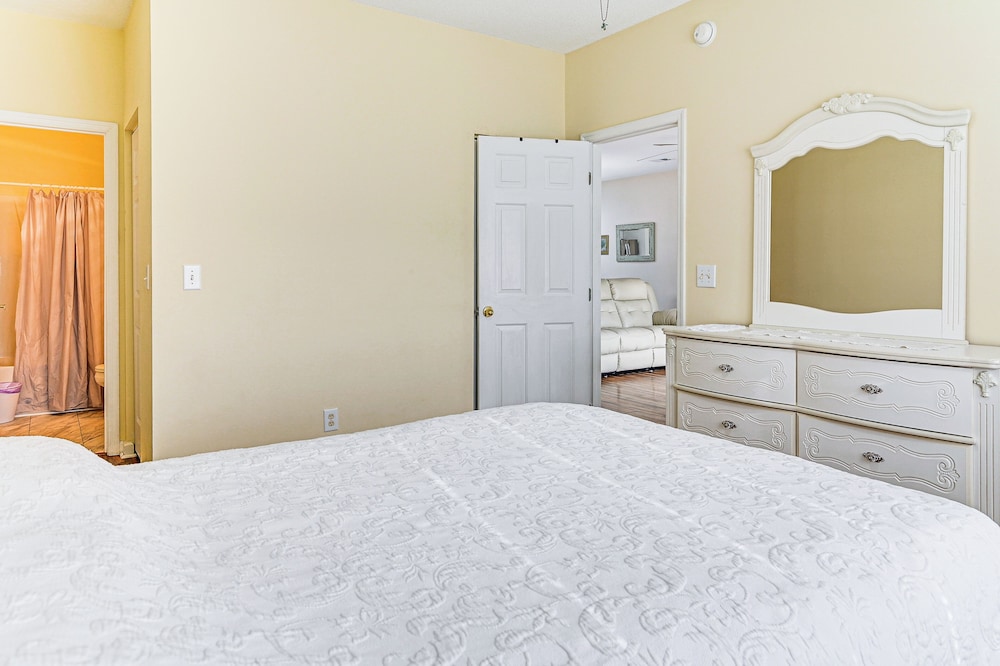 6 Mi to Myrtle Beach Hot Spots: Cozy Condo!