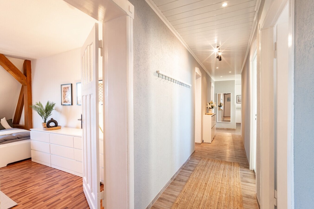 Spacious Apartment In Strausberg - Sleeps 6