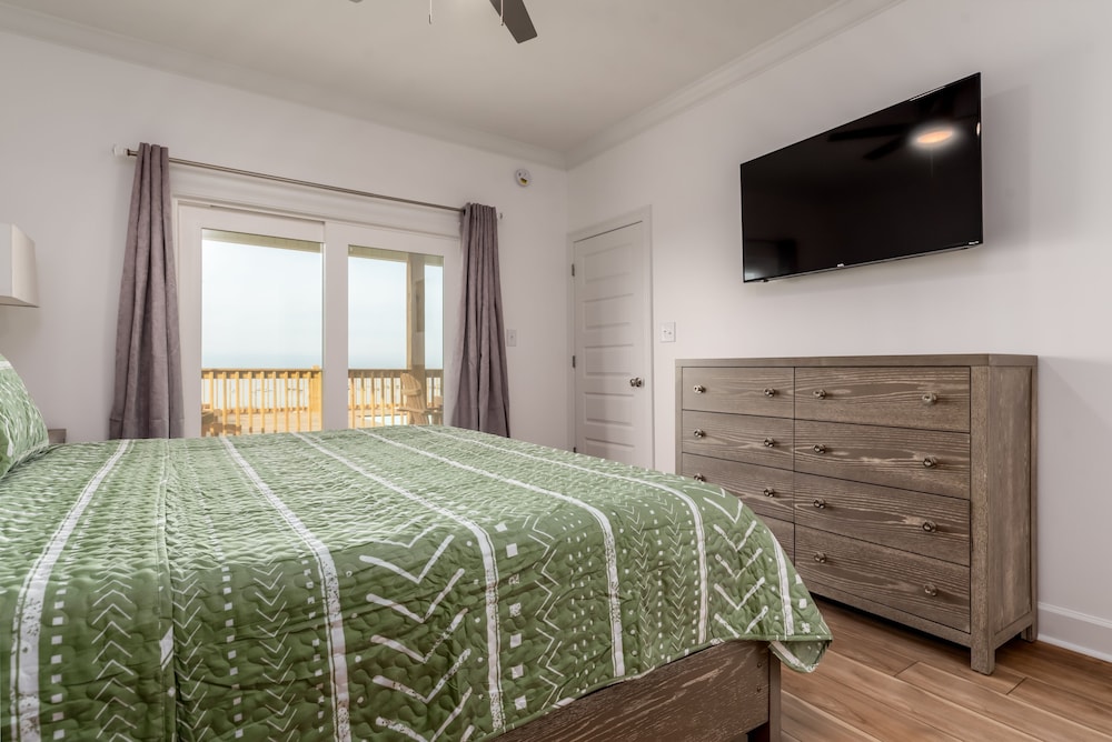 Beautiful C's - 2924 Bienville Blvd 5 Bedroom Home