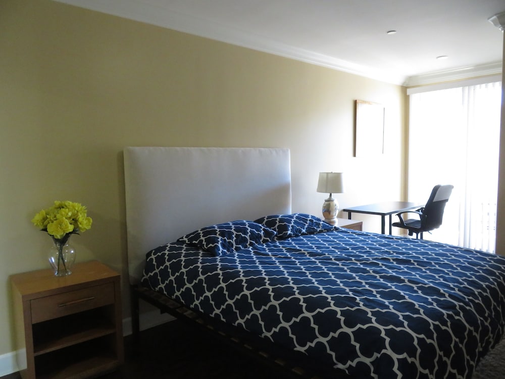 2 Bed 2 Bath in Studio City