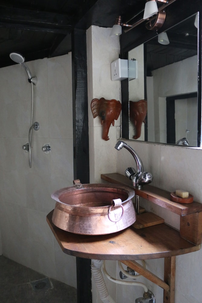 Hira Guest House