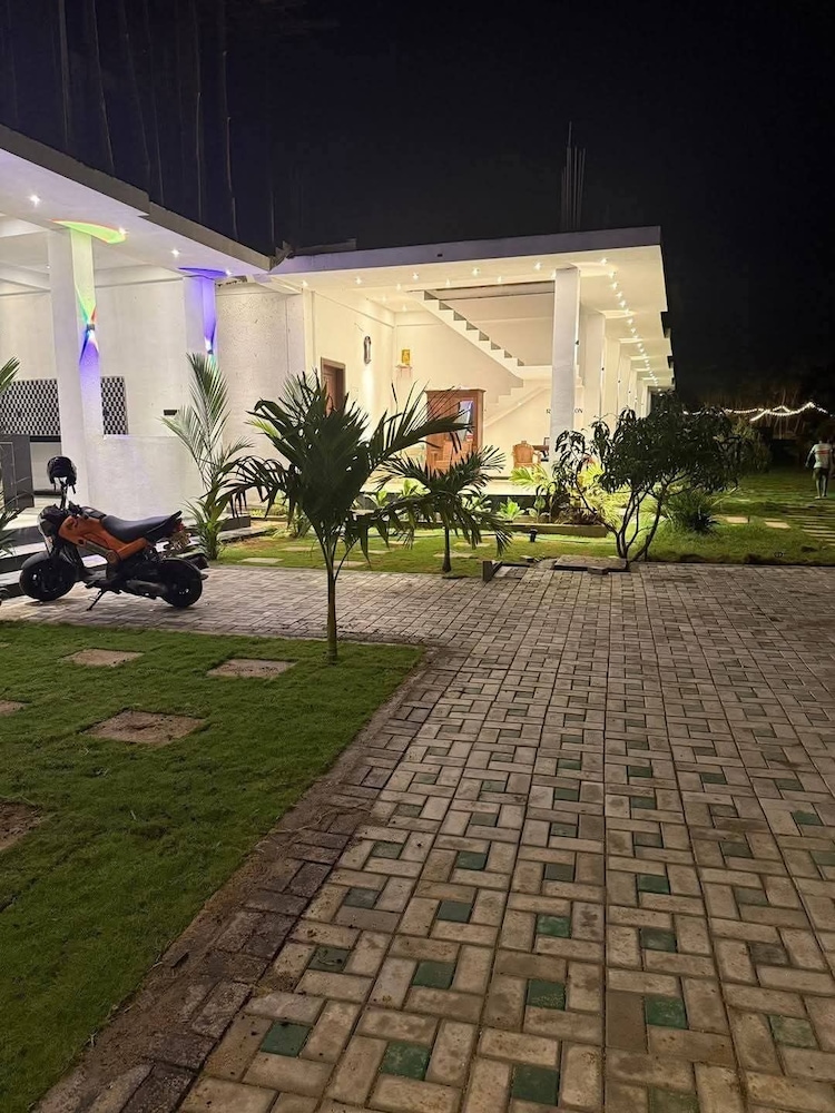 Asai surf inn Arugambay