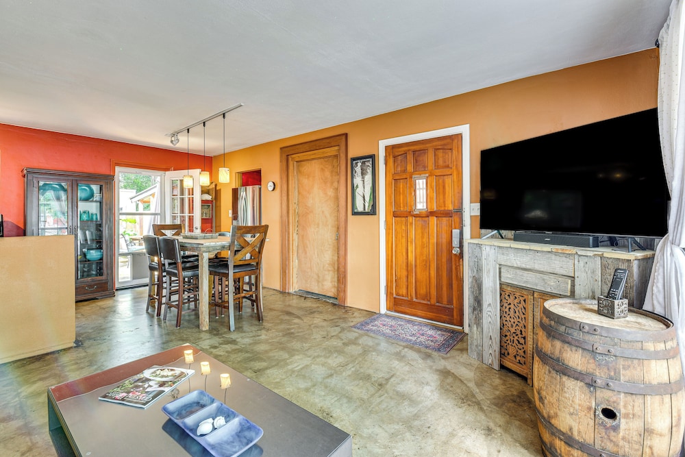 Fort Walton Beach Home ~ 2 Mi to Okaloosa Island!