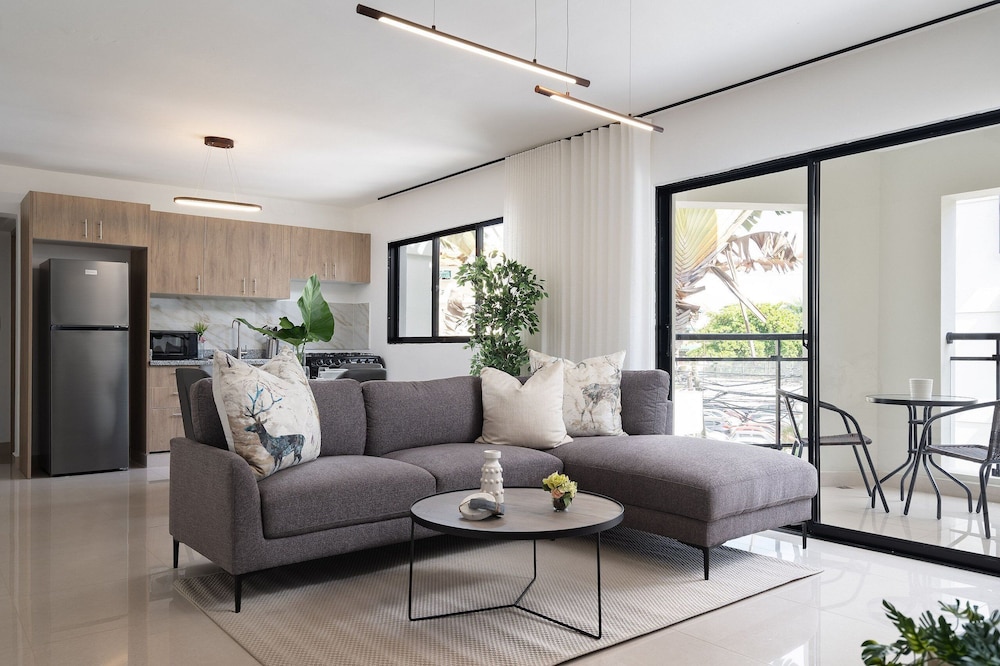 Plaza Colonial Residence By YellowKey