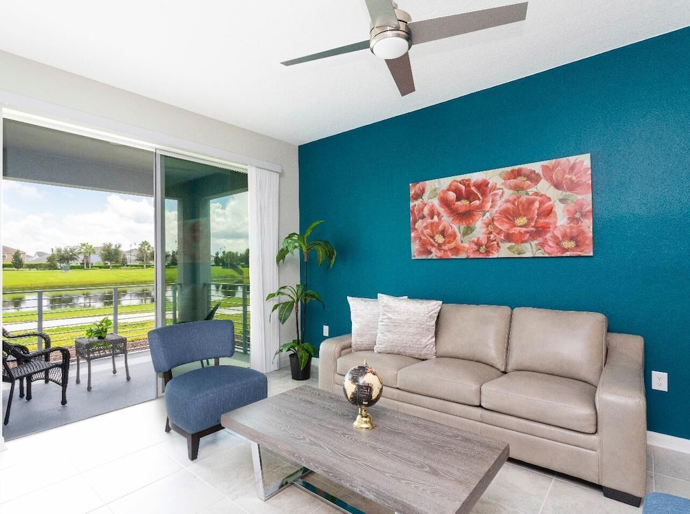 Amazing Townhome With Lake View at Storey Lake Resort