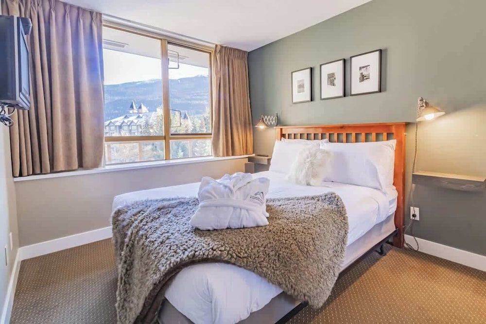 Spacious One Bedroom Suite - 412
