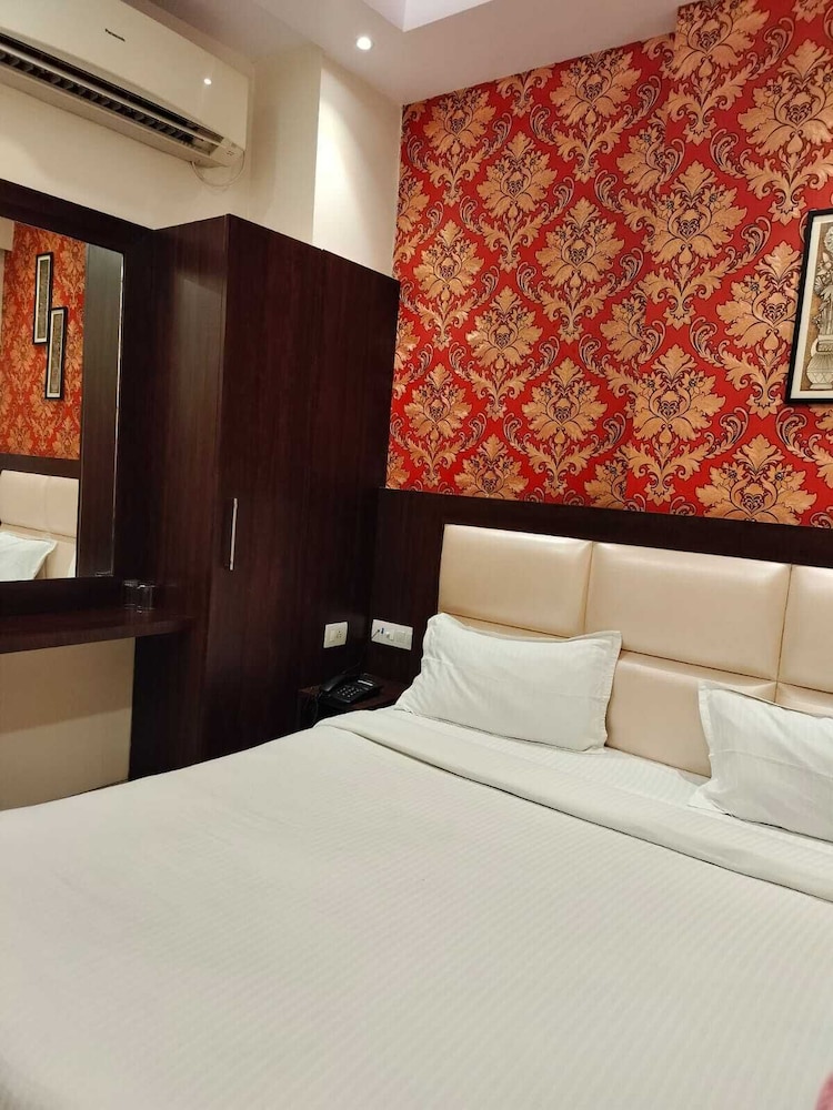 Hotel Golden Crown