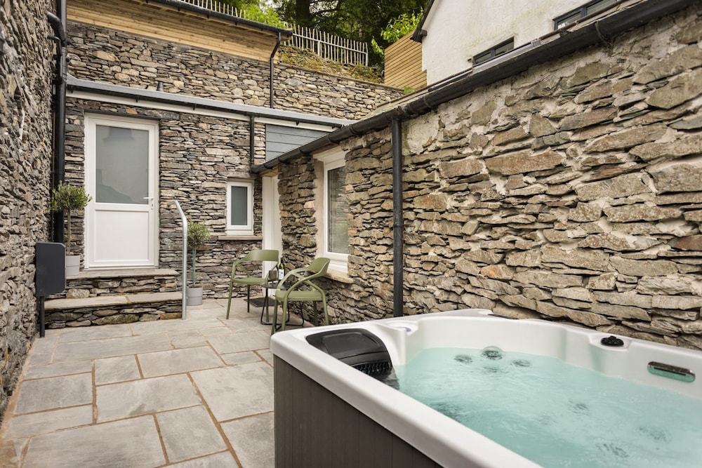 Ferry View Studio in Bowness-on-windermere view 2