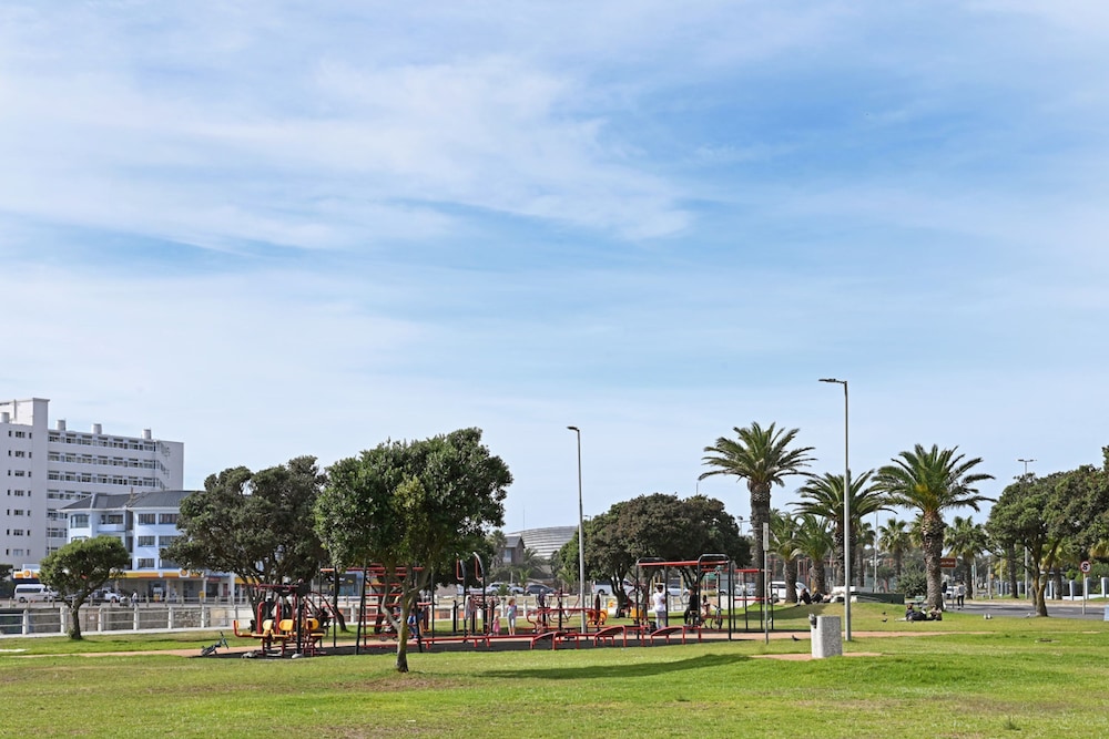 Spacious 3 Bed Apartment Sea Point Ocean Views
