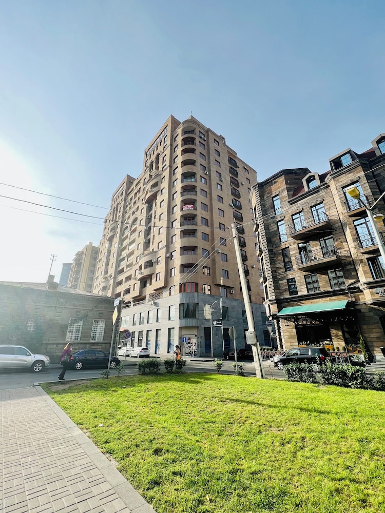 2-bedroom Luxury apartment in the center of Yerevan by Sweet Home