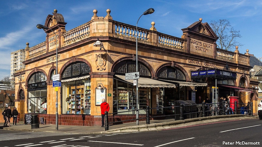 3 Bed 3 Bathroom Flat in Kensington B
