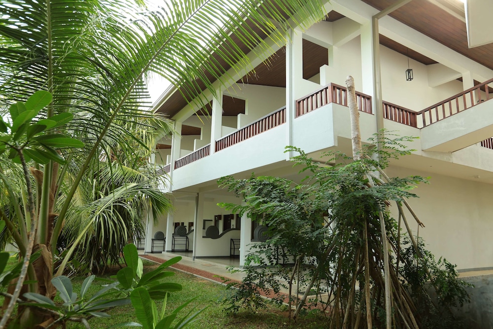 Lagoon Paradise Beach Resort